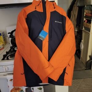 Mens like new ( has been tried on) size L Colombia three in one winter jacket.